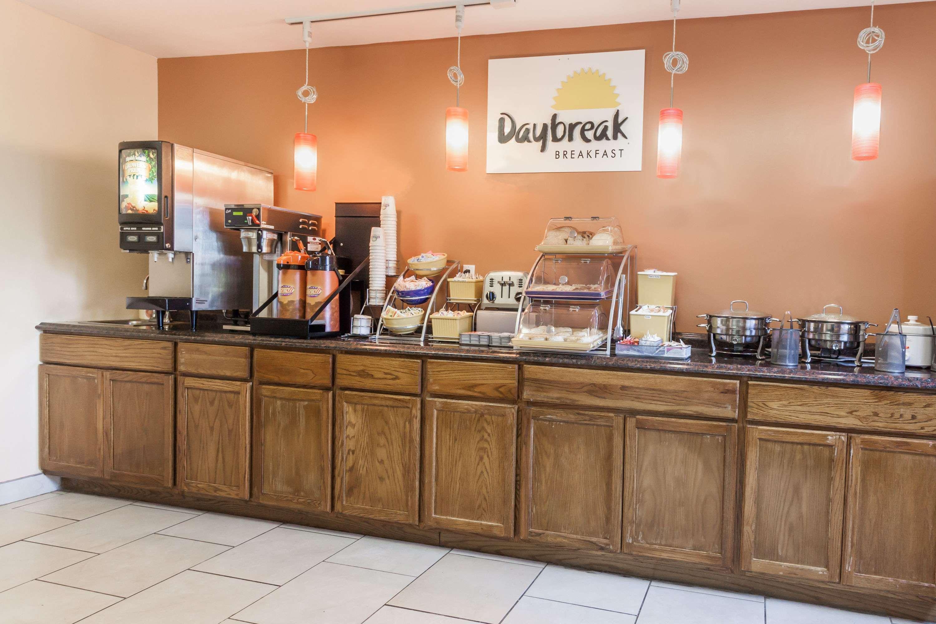 Days Inn By Wyndham Imlay City Ngoại thất bức ảnh