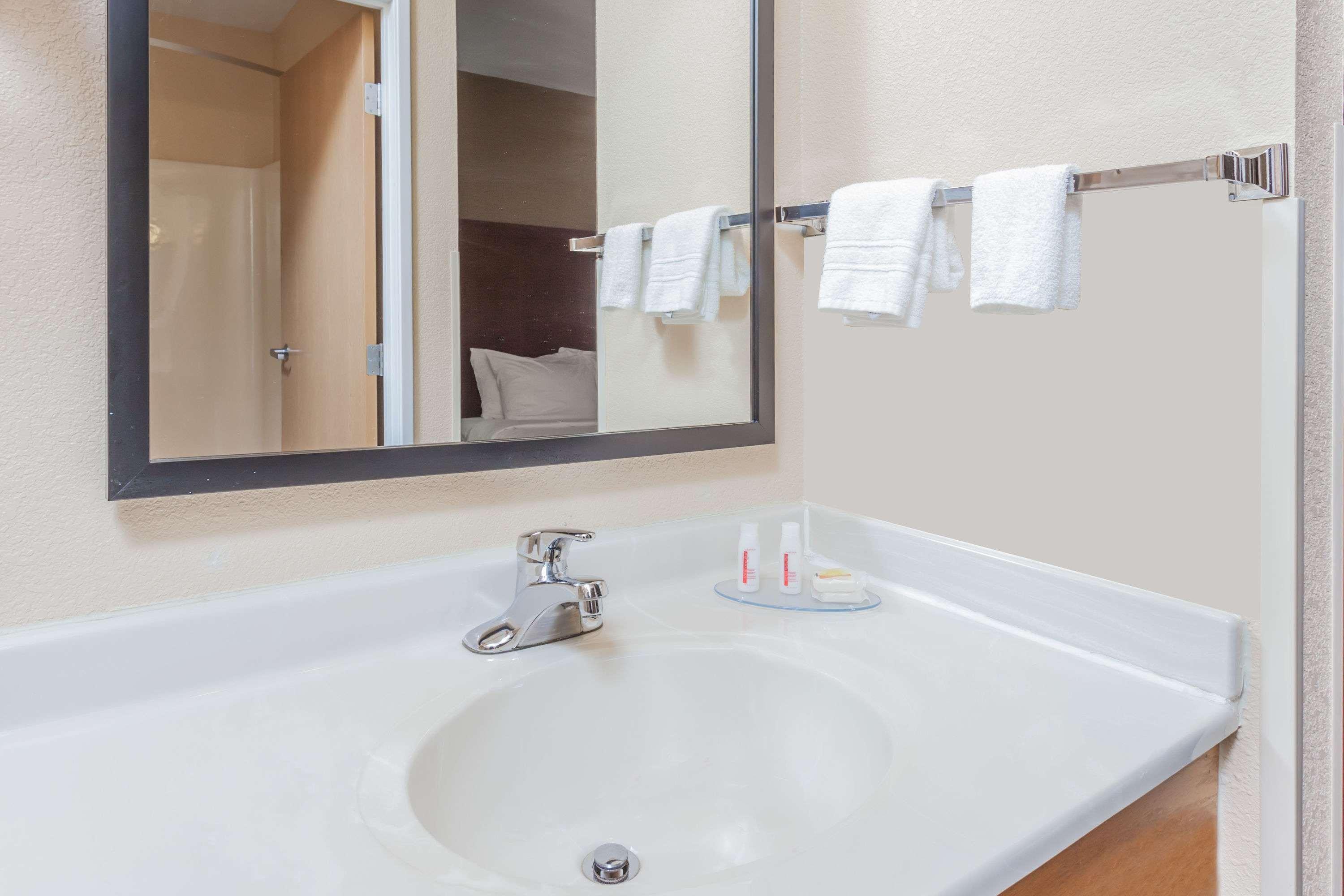 Days Inn By Wyndham Imlay City Ngoại thất bức ảnh