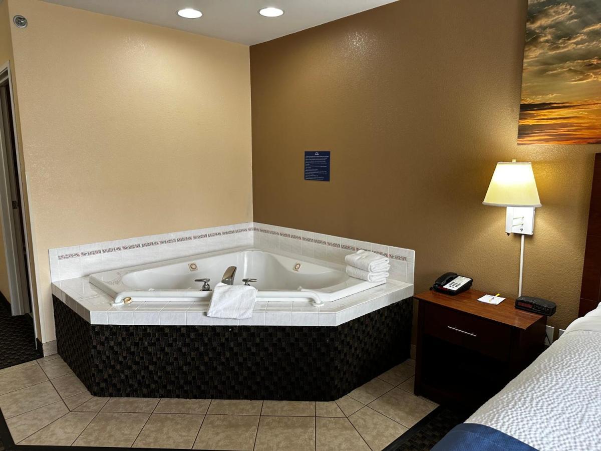 Days Inn By Wyndham Imlay City Ngoại thất bức ảnh