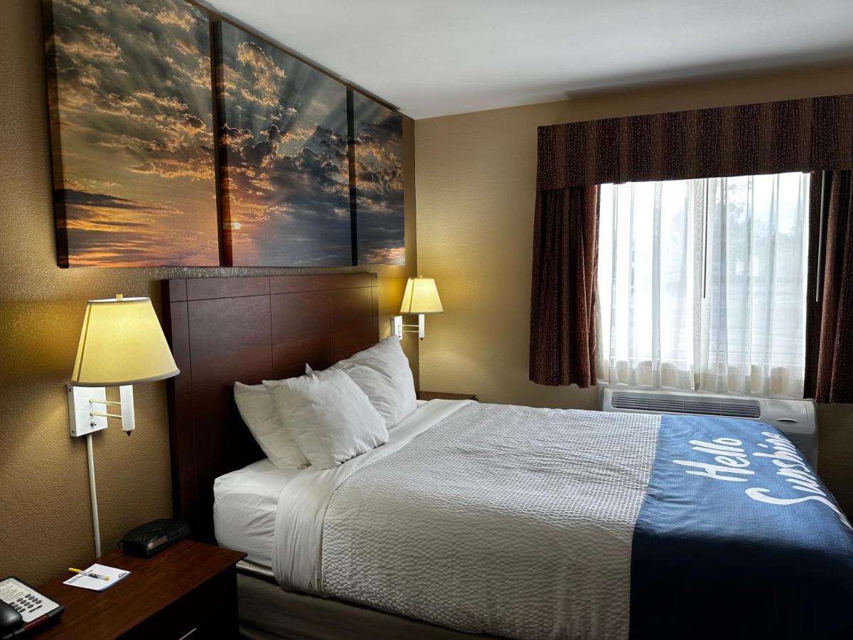 Days Inn By Wyndham Imlay City Ngoại thất bức ảnh