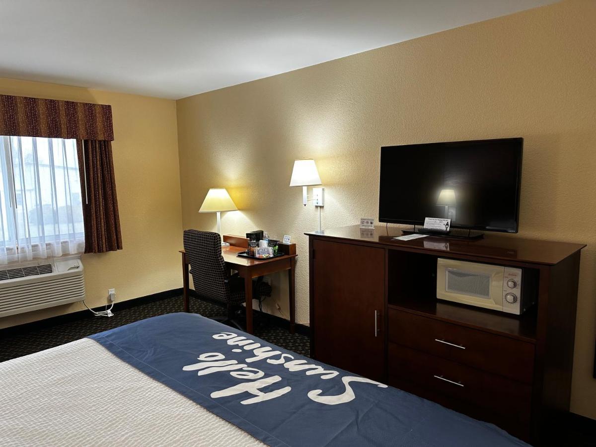 Days Inn By Wyndham Imlay City Ngoại thất bức ảnh