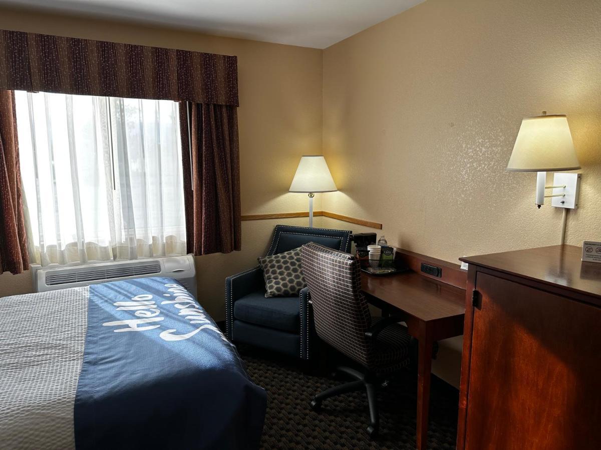Days Inn By Wyndham Imlay City Ngoại thất bức ảnh